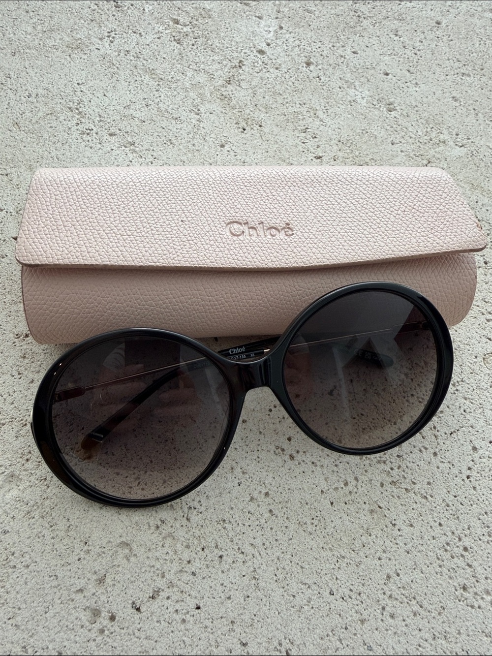 Chloé Women's Oversized Round Sunglasses in Black with Pink Case
